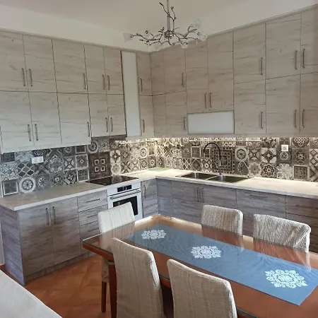 Santa Mavra Apartment