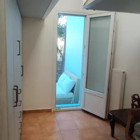 Santa Mavra Apartment *